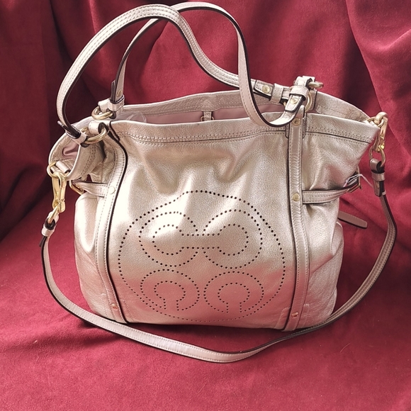Coach Audrey Shoulder or Crossbody Rare in Excellent Condition Like New - Picture 5 of 10